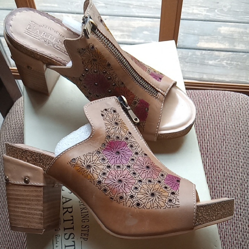 Lartiste By SPRING STEP Women's Tan Floral Heeled Sandals